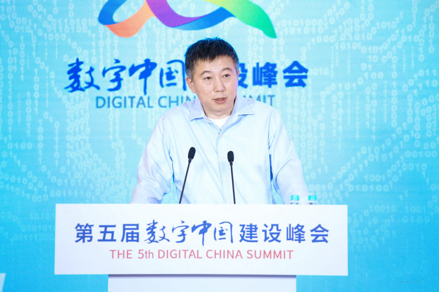 中國人民銀行數(shù)字貨幣研究所所長穆長春在第五屆數(shù)字中國建設(shè)峰會數(shù)字人民幣產(chǎn)業(yè)發(fā)展分論壇上發(fā)表主旨演講。主辦方供圖