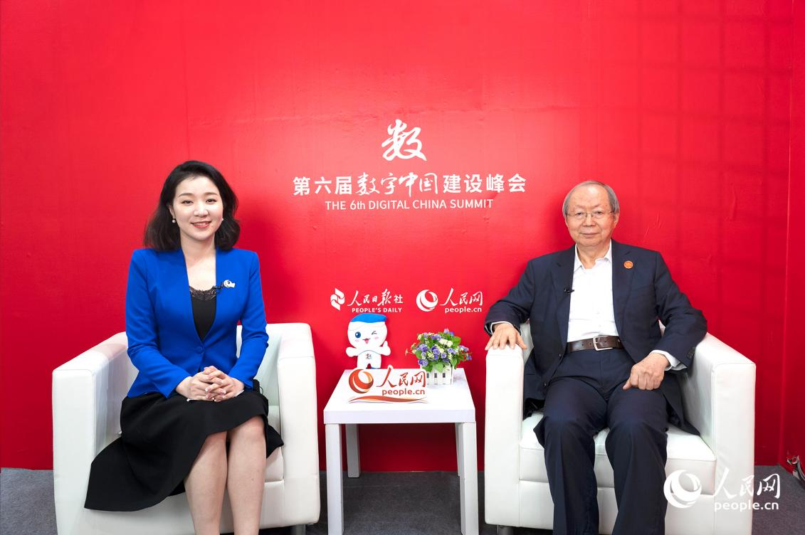 彭森接受人民網(wǎng)專訪。人民網(wǎng) 蘭志飛攝