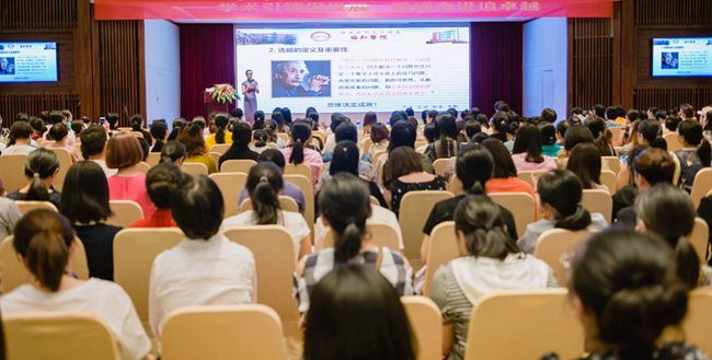 福建醫(yī)科大學(xué)附屬協(xié)和醫(yī)院護(hù)理部定期開(kāi)展學(xué)術(shù)論壇活動(dòng)。福建醫(yī)科大學(xué)附屬協(xié)和醫(yī)院供圖
