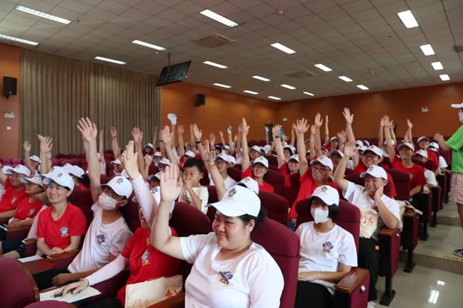 營員們認(rèn)真聆聽講座，積極互動。集美區(qū)委政法委供圖