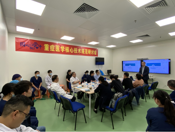 “于榮國主任團(tuán)隊(duì)專家工作室”赴廈門醫(yī)學(xué)院附屬第二醫(yī)院開展學(xué)術(shù)交流活動。福建省立醫(yī)院供圖
