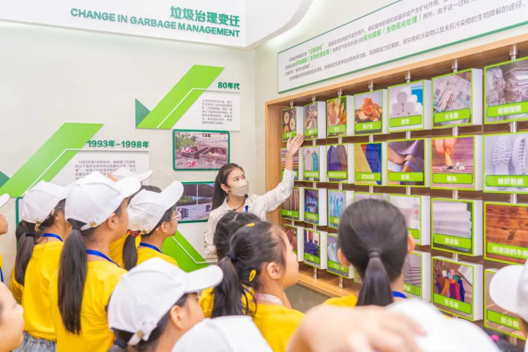 學(xué)習(xí)垃圾分類相關(guān)知識(shí)。廈門市婦聯(lián)供圖