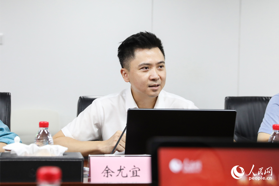 座談會(huì)上，余尤宜介紹人民網(wǎng)福建頻道主要工作。人民網(wǎng) 陳永整攝