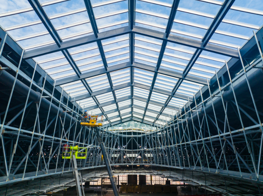 該智能天窗不僅能實(shí)現(xiàn)傳統(tǒng)的聯(lián)動，還可以自定義調(diào)整天窗的開合角度、開合時間及窗簾的覆蓋面積（資料圖）。何衛(wèi)東攝