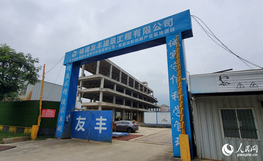 光影基地項(xiàng)目建設(shè)工地。 人民網(wǎng)記者 張子劍攝