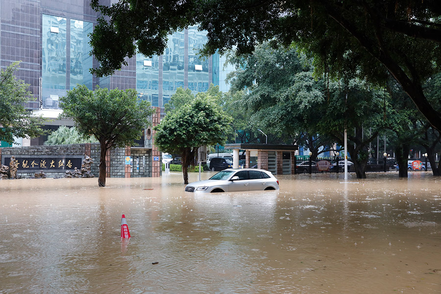 今早七時(shí)左右，福州溫泉公園附近積水嚴(yán)重。林元清攝