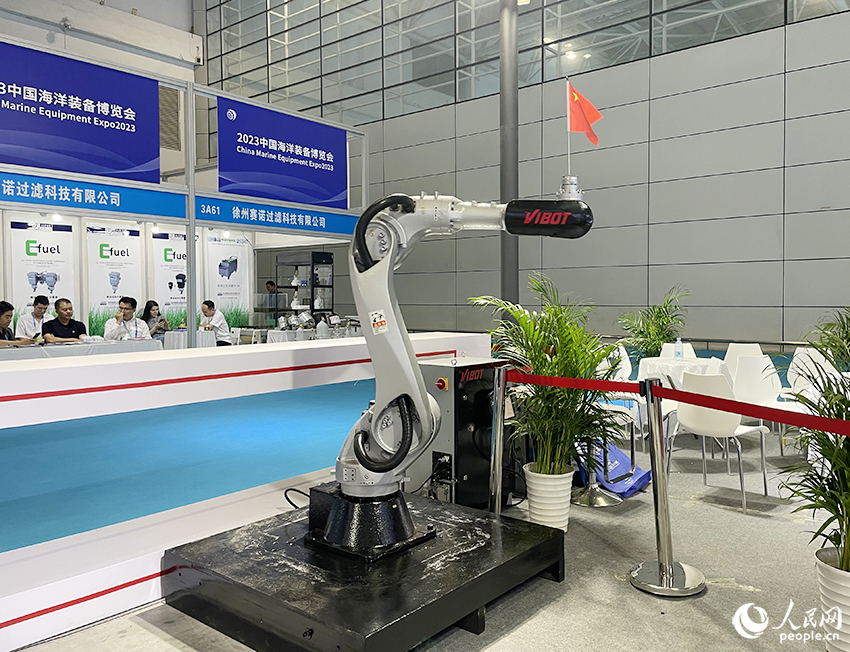 博覽會中展出的智能機(jī)械臂。人民網(wǎng)記者 林盈攝