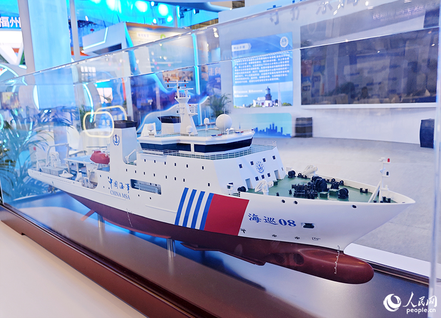 博覽會中展出的海道測量船“海巡08”輪模型。該船是我國首艘大型海道測量船，也是我國自主設(shè)計的規(guī)模最大、裝備最先進(jìn)、綜合能力最強(qiáng)的大型專業(yè)海道測量船。人民網(wǎng) 黃東儀攝