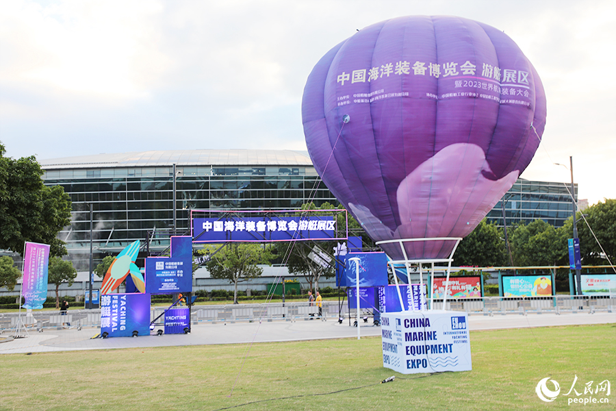 2023中國海洋裝備博覽會游艇展區(qū)位于海峽國際會展中心以北的冠城大通廣場。人民網(wǎng) 黃東儀攝