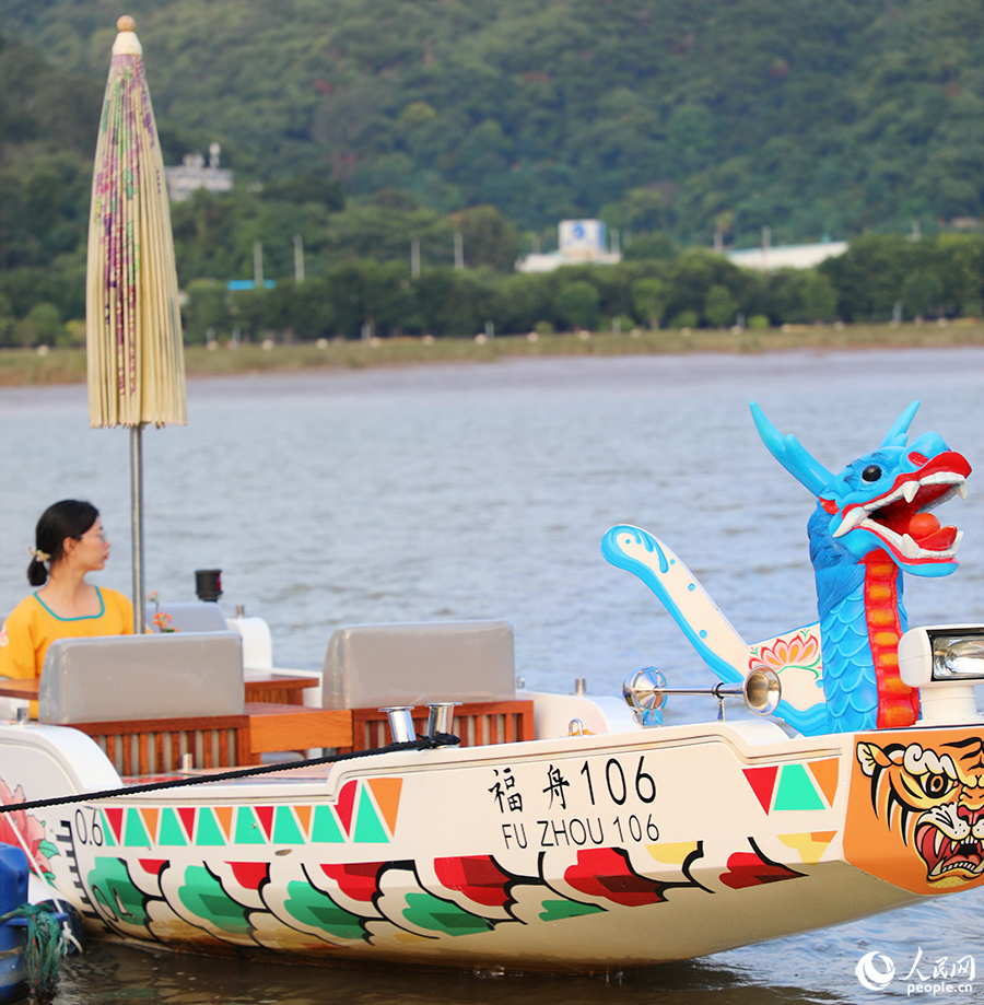 游艇展區(qū)內(nèi)展出的“福舟106”游船。人民網(wǎng) 黃東儀攝