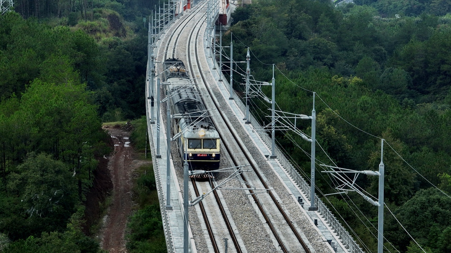 龍龍高鐵福建段預計今年年底具備開通運營條件。傅藝鵬攝