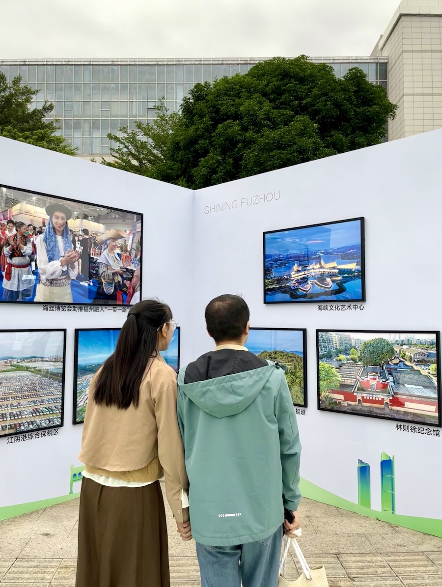 市民游客在現(xiàn)場觀展。盧楊靜攝