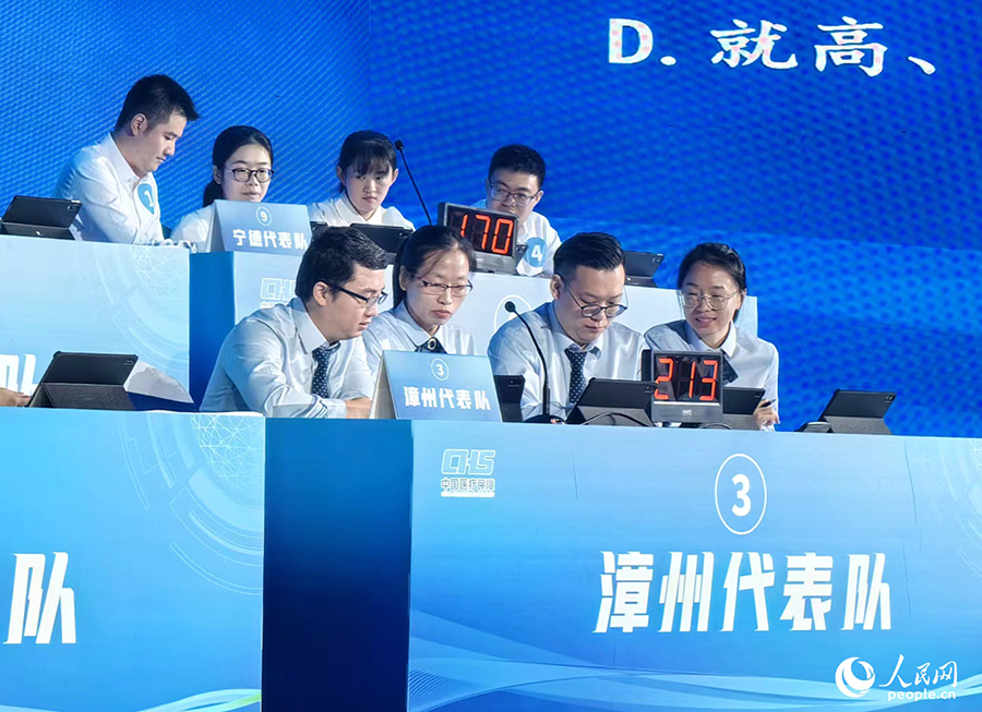 每支代表隊由四名業(yè)務(wù)骨干組成，在比賽中需計算個人得分，同時累計成為團體得分。人民網(wǎng) 葉青卿攝