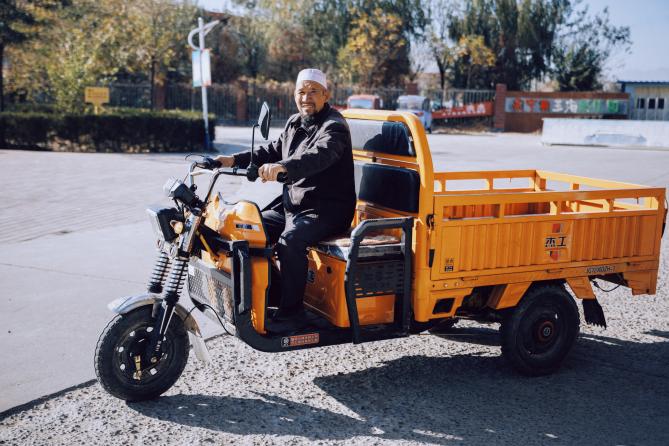 閩寧鎮(zhèn)居民。王卿攝