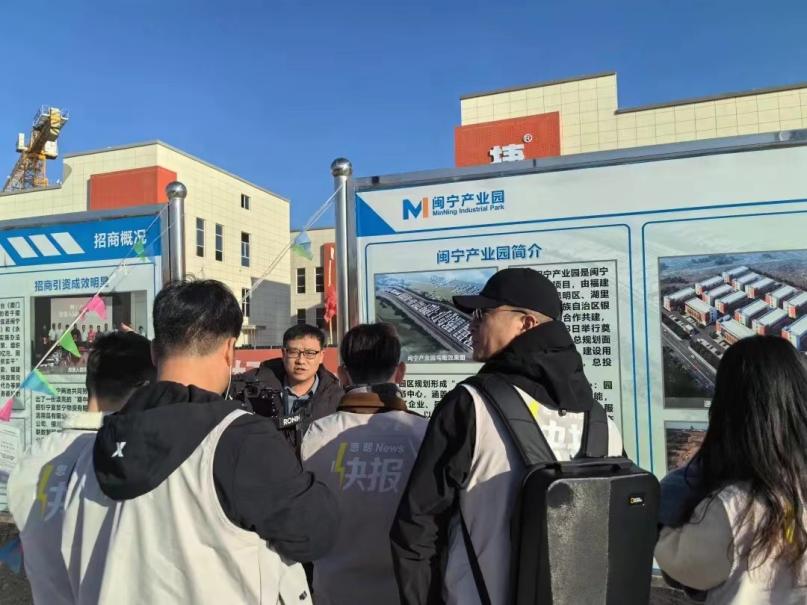 閩寧產(chǎn)業(yè)園相關(guān)負(fù)責(zé)人接受采訪。思明區(qū)融媒體中心供圖