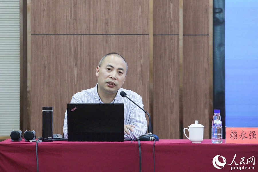 賴永強(qiáng)以《新傳播時(shí)代正能量如何“出圈”》為題進(jìn)行實(shí)操技能專題培訓(xùn)。人民網(wǎng) 陳永整攝