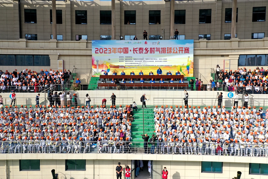 11月25日，全國(guó)首個(gè)“村氣排”在福建長(zhǎng)泰開(kāi)賽。長(zhǎng)泰區(qū)融媒體中心供圖