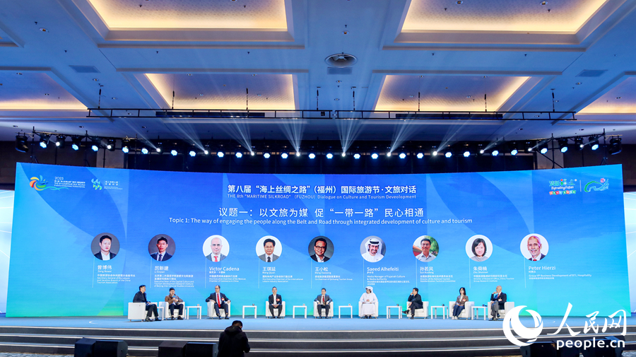 國內(nèi)外專家學(xué)者、文旅業(yè)界精英齊聚，問路“海絲文旅”。人民網(wǎng) 陳永整攝