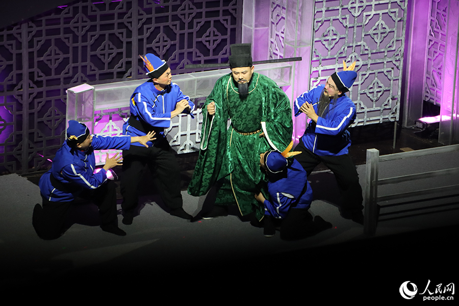 演員扮演的“陳偁”數(shù)次上奏爭取在泉州設立市舶司。人民網(wǎng) 黃東儀攝