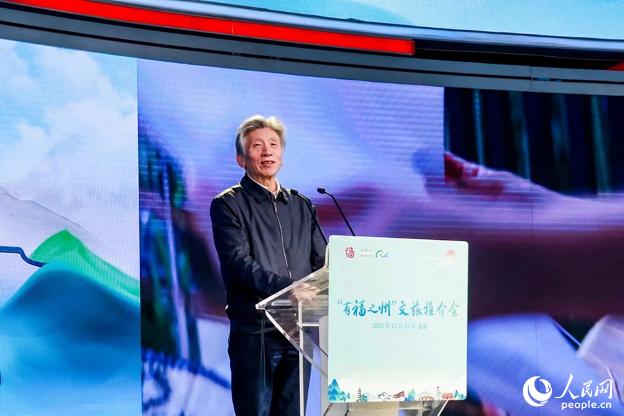 中國當(dāng)代畫家、美術(shù)評論家、美術(shù)教育家、中國美術(shù)家協(xié)會主席范迪安。人民網(wǎng)攝