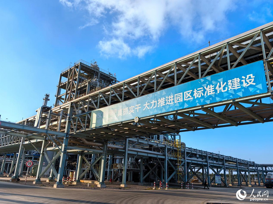 申遠(yuǎn)一體化產(chǎn)業(yè)園內(nèi)的電子特氣生產(chǎn)線。人民網(wǎng) 葉青卿攝