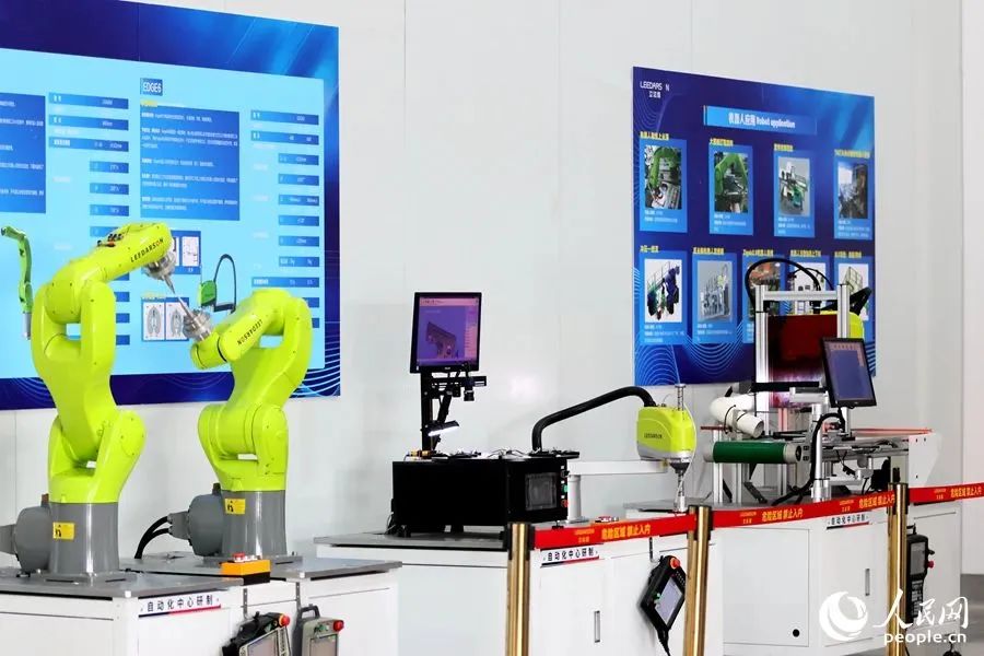 立達(dá)信智能設(shè)備展示。人民網(wǎng) 李昌乾攝