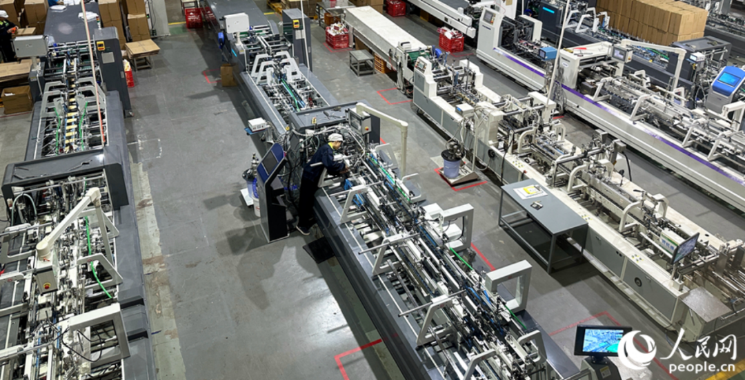 南王科技的智能生產(chǎn)線。人民網(wǎng)記者 劉卿攝