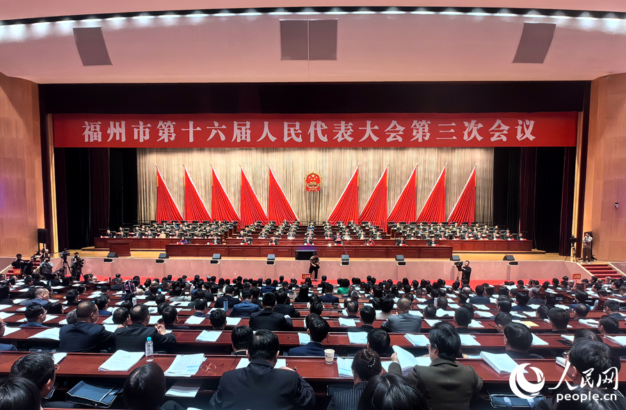 1月13日，福州市十六屆人大三次會(huì)議開幕。人民網(wǎng)記者 林曉麗攝
