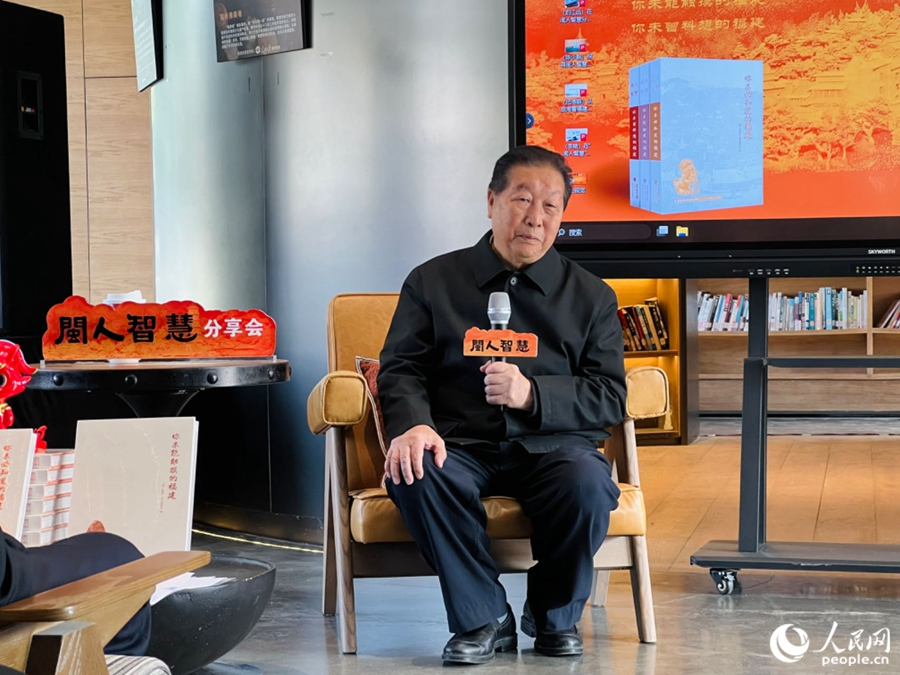 菌草技術(shù)發(fā)明人林占熺分享“閩人新智”故事。人民網(wǎng) 陳歡歡攝