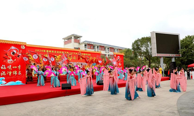 1月22日，2024年漳州市文化科技衛(wèi)生“三下鄉(xiāng)”集中服務(wù)活動(dòng)啟動(dòng)。云霄縣融媒體中心供圖