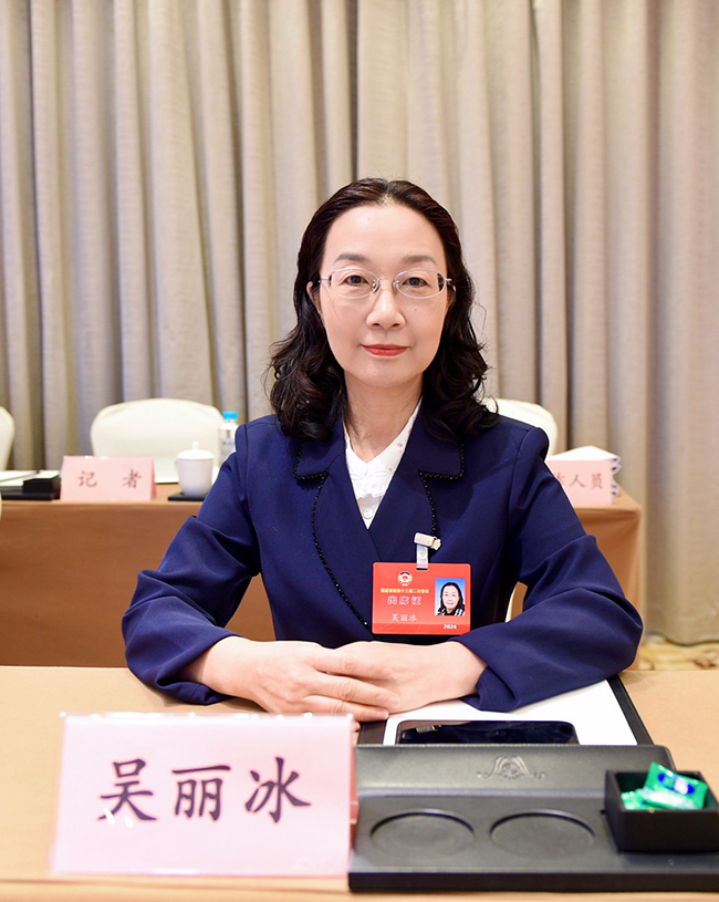 福建省政協(xié)常委，民進(jìn)福建省委會(huì)副主委、廈門(mén)市委會(huì)主委吳麗冰。受訪者供圖