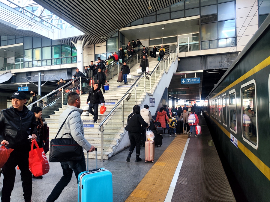 春運(yùn)期間，福建鐵路預(yù)計(jì)發(fā)送旅客1706萬人次。韓毅攝