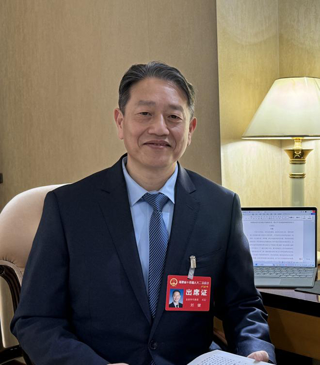 福建省人大常委會委員，民進(jìn)福建省委會副主委，福建省腫瘤醫(yī)院乳腺內(nèi)科行政負(fù)責(zé)人劉健。受訪者供圖