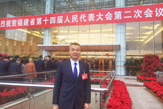 福建省人大常委會(huì)委員、民革福建省委會(huì)副主委、福州大學(xué)法學(xué)院副院長(zhǎng)、中國(guó)法學(xué)會(huì)體育法學(xué)研究會(huì)副會(huì)長(zhǎng)李智。受訪者供圖