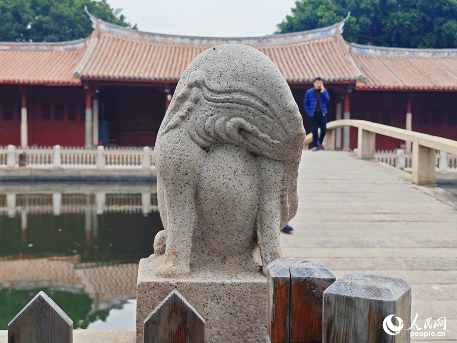 泮橋橋頭的象形石雕，見證著泉州多元文化交融的歷史。人民網(wǎng) 黃東儀攝