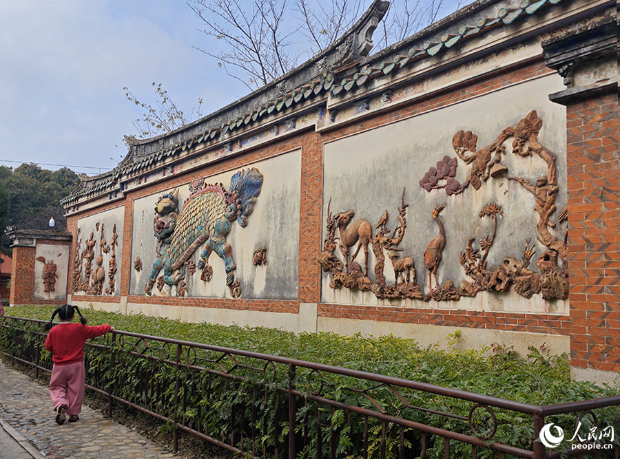 開(kāi)元寺內(nèi)的“麒麟壁”。人民網(wǎng) 黃東儀攝