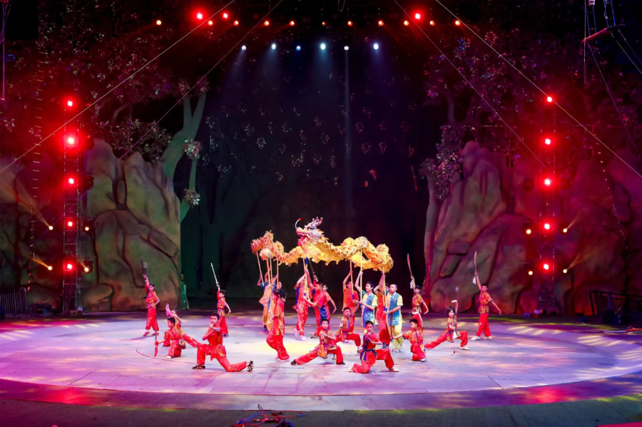 農(nóng)歷新年即將來臨，馬戲春晚中充滿“龍”元素。主辦方供圖