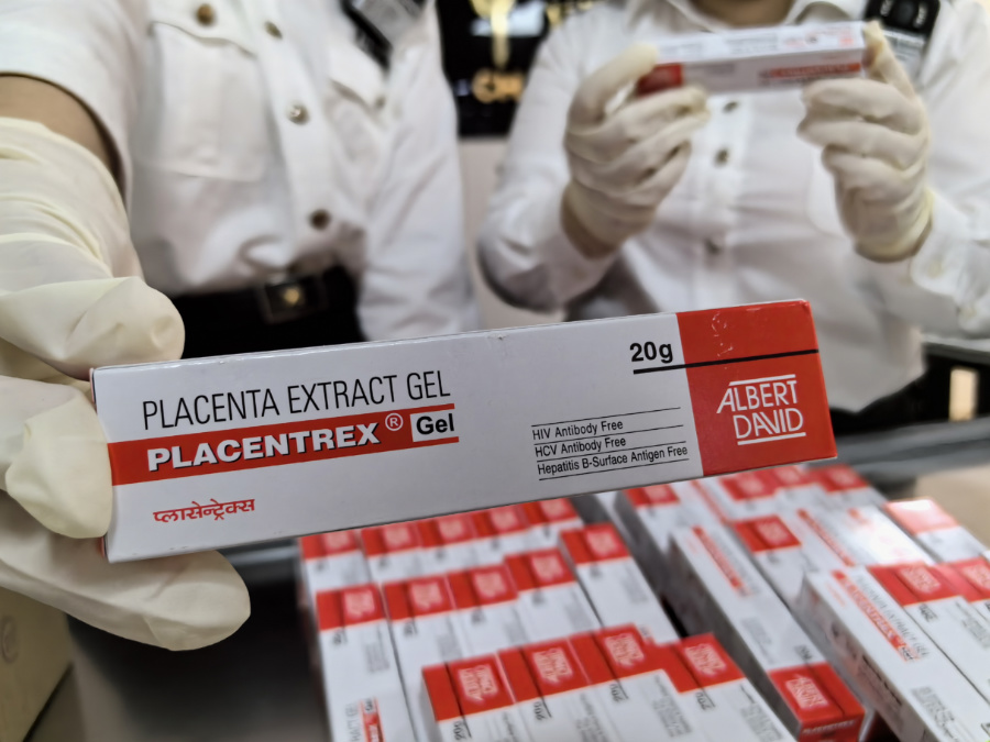 廈門海關(guān)查獲的人體胎盤素凝膠。陳璐攝