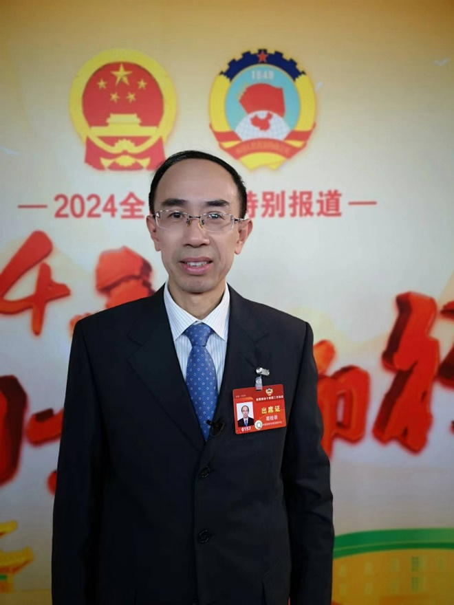 全國政協(xié)委員、民革中央委員、福建師大外語學(xué)院院長葛桂錄。受訪者供圖