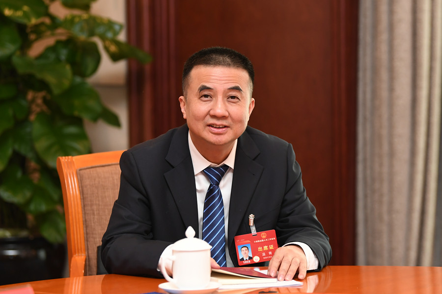 全國人大代表、民進福建省委會副主委、福建師范大學(xué)附屬中學(xué)總督導(dǎo)溫青。受訪者供圖