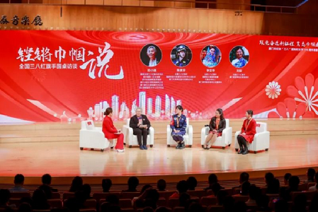 現(xiàn)場訪談。