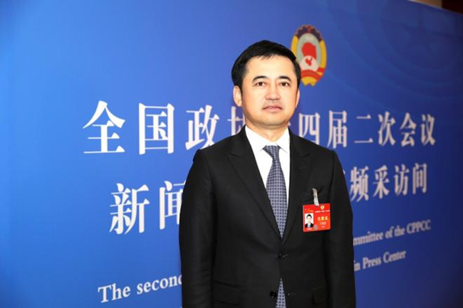 全國(guó)政協(xié)委員、全國(guó)工商聯(lián)副主席、安踏集團(tuán)董事局主席丁世忠。孟憲宇攝