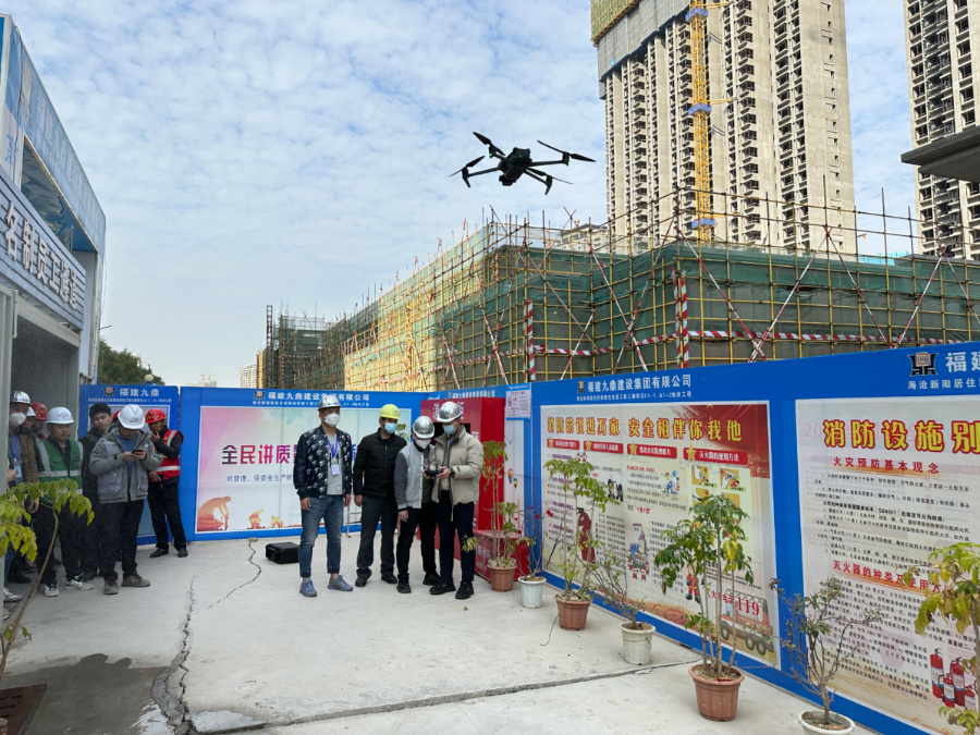 利用無人機開展揚塵防治考評。廈門市執(zhí)法局供圖