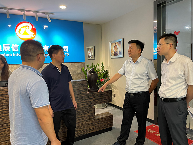 沙埔鎮(zhèn)黨委書記、人大主席赴企業(yè)指導(dǎo)招商引資工作現(xiàn)場圖。沙埔鎮(zhèn)供圖