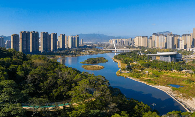 清澈的龍江水在城鄉(xiāng)間緩緩流淌、煥發(fā)生機(jī)。福清市人大常委會(huì)供圖