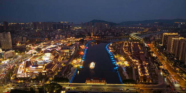 龍江沿岸的元宵燈會(huì)盛況。福清市人大常委會(huì)供圖