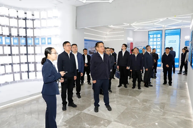 與會人員實地參觀。