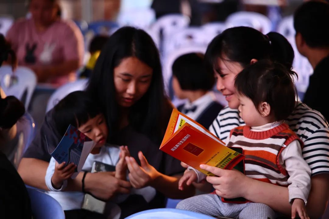 市民積極參與知識搶答。