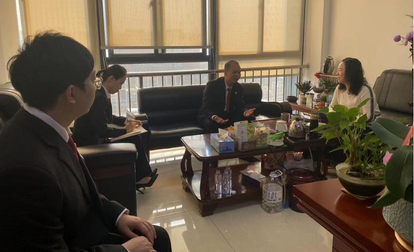 海滄法院走訪調(diào)研海滄生物科技公司暢通對接機(jī)制。海滄法院供圖