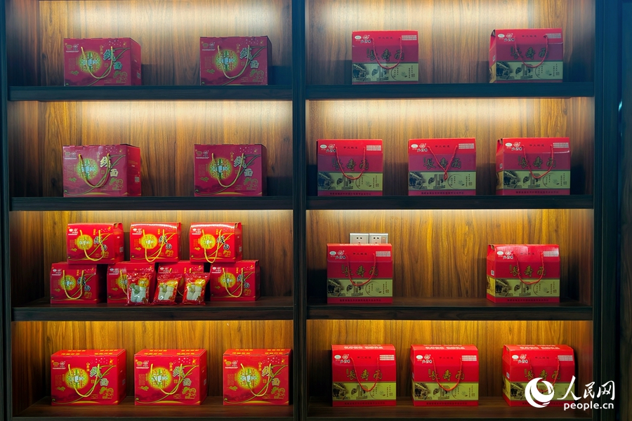 一份份包裝精美的穆陽線面。人民網(wǎng) 楊灝昱攝